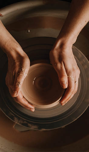 A person is holding a brown bowl. Description generated by AI